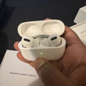Apple White Wireless Earbuds